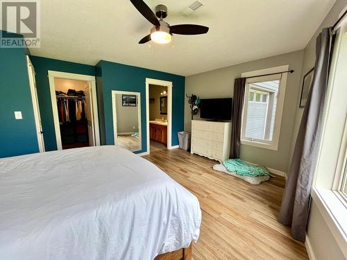 185 Donnellys Road, Nakusp, BC - Indoor Photo Showing Bedroom