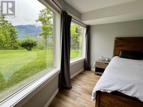 185 Donnellys Road, Nakusp, BC - Indoor Photo Showing Bedroom