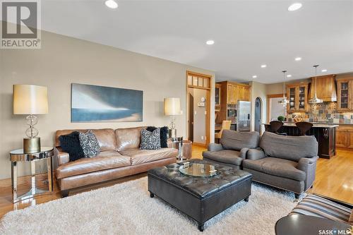 302 Collins Crescent, Saskatoon, SK - Indoor Photo Showing Living Room