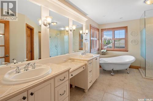 302 Collins Crescent, Saskatoon, SK - Indoor Photo Showing Bathroom
