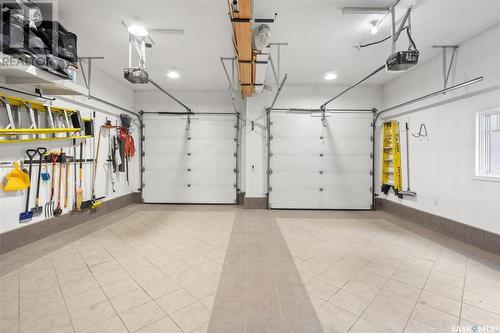 302 Collins Crescent, Saskatoon, SK - Indoor Photo Showing Garage