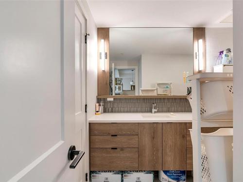 301-950 Whirlaway Cres, Langford, BC - Indoor Photo Showing Bathroom