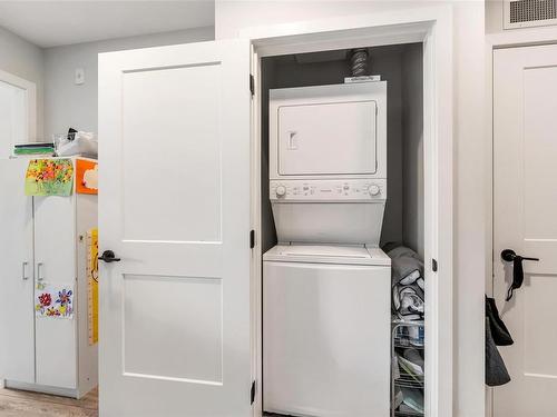 301-950 Whirlaway Cres, Langford, BC - Indoor Photo Showing Laundry Room