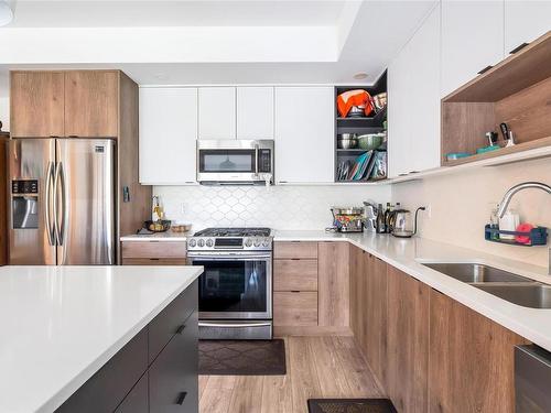 301-950 Whirlaway Cres, Langford, BC - Indoor Photo Showing Kitchen With Stainless Steel Kitchen With Double Sink With Upgraded Kitchen