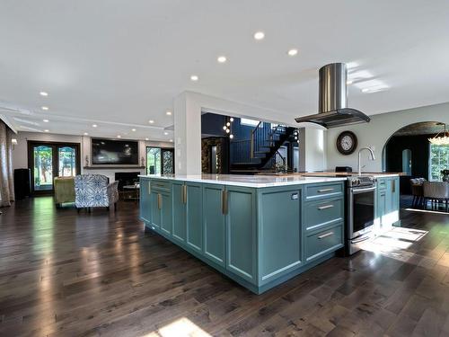 Kitchen - 901 Ch. Des Hirondelles, Saint-Bruno-De-Montarville, QC - Indoor Photo Showing Kitchen With Upgraded Kitchen