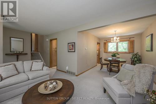 765 Notre Dame Drive, London, ON - Indoor Photo Showing Living Room