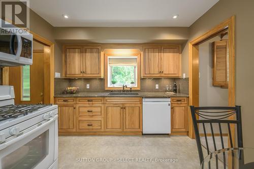 765 Notre Dame Drive, London, ON - Indoor Photo Showing Kitchen
