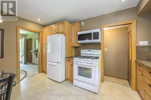 765 Notre Dame Drive, London, ON - Indoor Photo Showing Kitchen