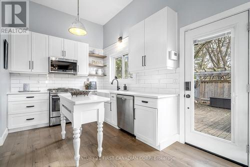 44 Elizabeth Crescent, Belleville, ON - Indoor Photo Showing Kitchen With Upgraded Kitchen