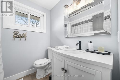 44 Elizabeth Crescent, Belleville, ON - Indoor Photo Showing Bathroom