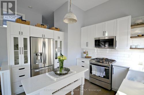 44 Elizabeth Crescent, Belleville, ON - Indoor Photo Showing Kitchen With Upgraded Kitchen