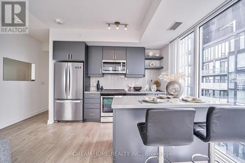 4002 - 50 Wellesley Street E, Toronto, ON - Indoor Photo Showing Kitchen With Upgraded Kitchen