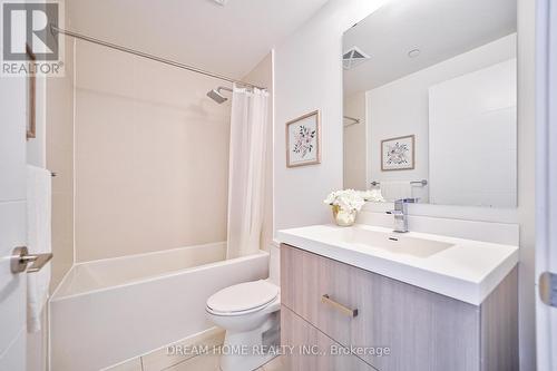 4002 - 50 Wellesley Street E, Toronto, ON - Indoor Photo Showing Bathroom