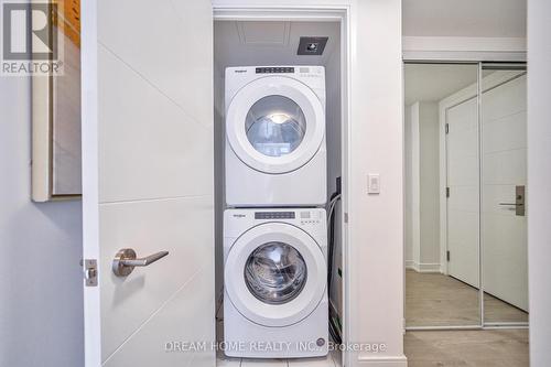 4002 - 50 Wellesley Street E, Toronto, ON - Indoor Photo Showing Laundry Room