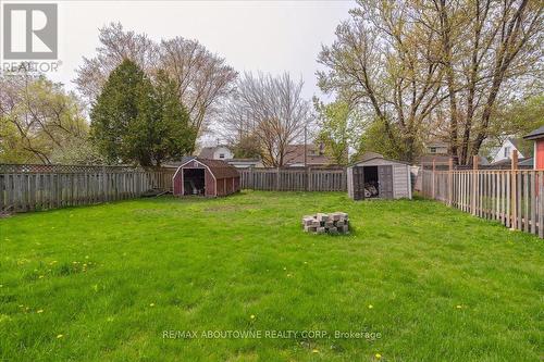 2077 Leighland Road, Burlington, ON - Outdoor With Backyard