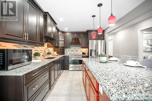 3369 Forrestdale Circle, Mississauga, ON - Indoor Photo Showing Kitchen With Upgraded Kitchen