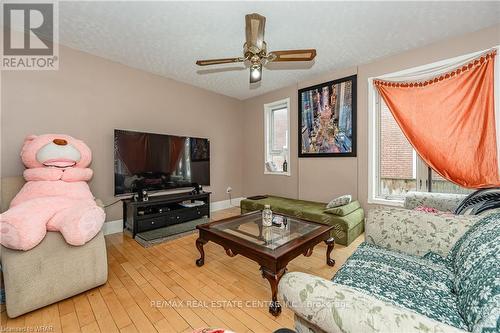 31 Louisa Street, Kitchener, ON - Indoor Photo Showing Living Room