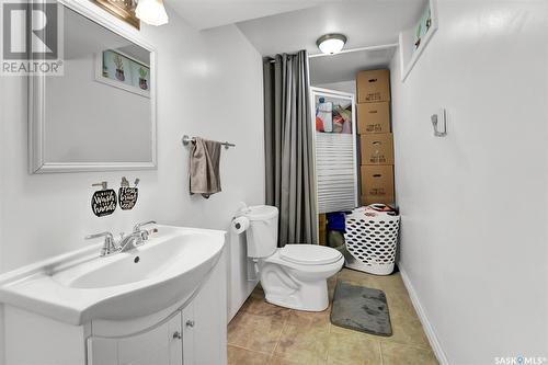261 Western Crescent, Saskatoon, SK - Indoor Photo Showing Bathroom