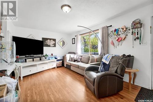 261 Western Crescent, Saskatoon, SK - Indoor Photo Showing Living Room