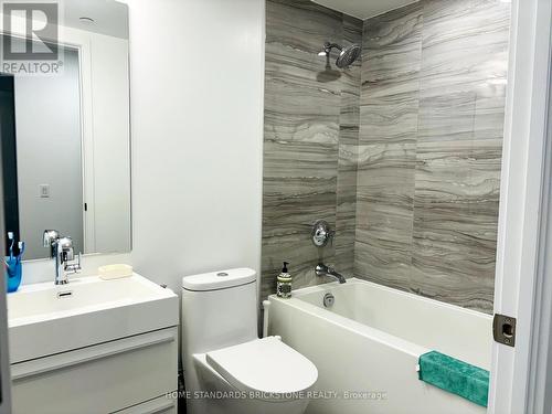 1102 - 39 Roehampton Avenue, Toronto, ON - Indoor Photo Showing Bathroom