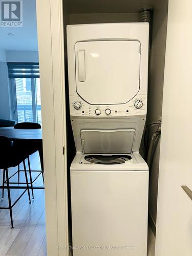 1102 - 39 Roehampton Avenue, Toronto, ON - Indoor Photo Showing Laundry Room