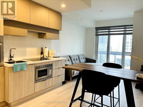 1102 - 39 Roehampton Avenue, Toronto, ON - Indoor Photo Showing Kitchen With Upgraded Kitchen