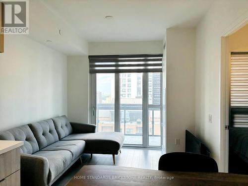 1102 - 39 Roehampton Avenue, Toronto, ON - Indoor Photo Showing Living Room