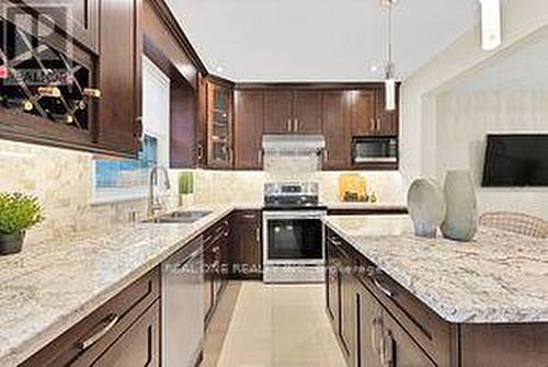11 Stonedale Placeway, Toronto, ON - Indoor Photo Showing Kitchen With Upgraded Kitchen