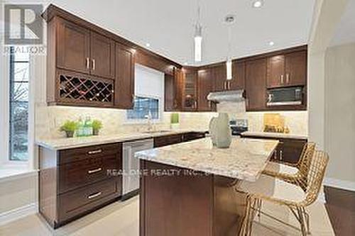 11 Stonedale Placeway, Toronto, ON - Indoor Photo Showing Kitchen With Upgraded Kitchen
