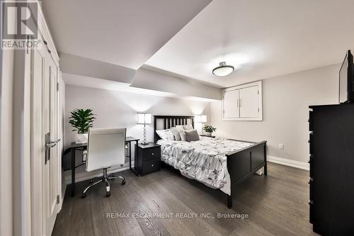 435 The Thicket, Mississauga, ON - Indoor Photo Showing Bedroom