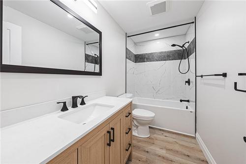 1466 Paddington Court, Burlington, ON - Indoor Photo Showing Bathroom