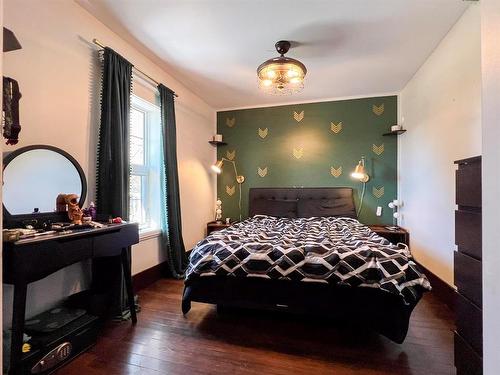 140 Second Avenue, Reston, MB - Indoor Photo Showing Bedroom