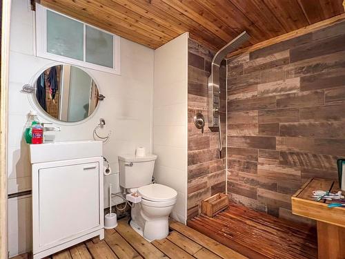 140 Second Avenue, Reston, MB - Indoor Photo Showing Bathroom