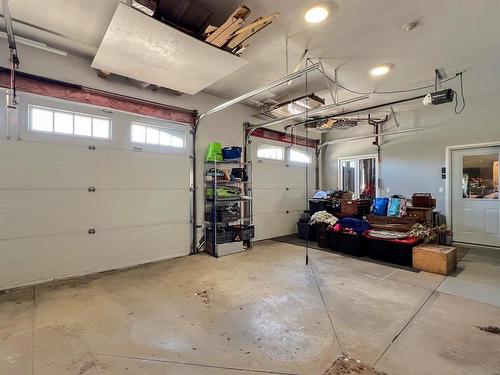 140 Second Avenue, Reston, MB - Indoor Photo Showing Garage