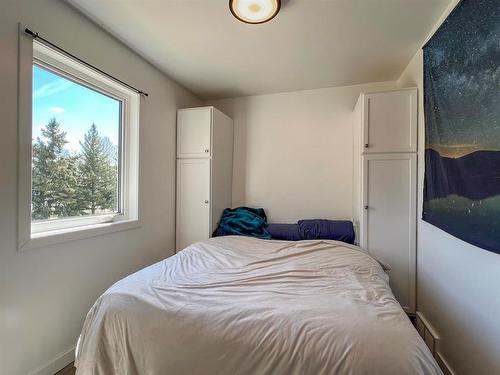 140 Second Avenue, Reston, MB - Indoor Photo Showing Bedroom