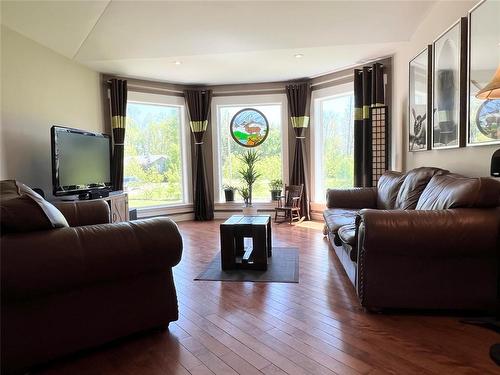 65108 30 Road W, Portage La Prairie Rm, MB - Indoor Photo Showing Living Room