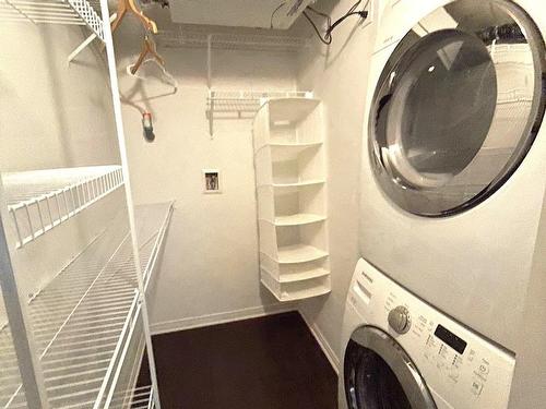 305-1235 Rue Bishop, Montréal (Ville-Marie), QC - Indoor Photo Showing Laundry Room