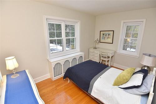 11 Forsyth Place, Hamilton, ON - Indoor Photo Showing Bedroom