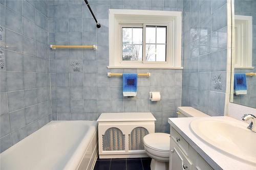 11 Forsyth Place, Hamilton, ON - Indoor Photo Showing Bathroom