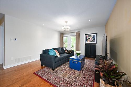 28 Woodburn Avenue, St. Catharines, ON - Indoor Photo Showing Living Room
