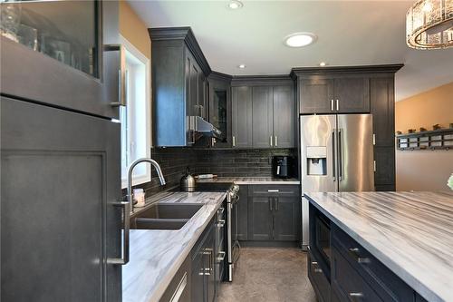 28 Woodburn Avenue, St. Catharines, ON - Indoor Photo Showing Kitchen With Double Sink With Upgraded Kitchen