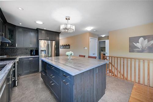 28 Woodburn Avenue, St. Catharines, ON - Indoor Photo Showing Kitchen With Double Sink With Upgraded Kitchen