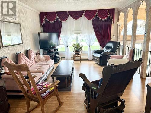 71 Pine Ave, Smooth Rock Falls, ON - Indoor Photo Showing Living Room