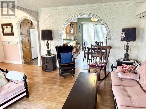 71 Pine Avenue, Smooth Rock Falls, ON - Indoor Photo Showing Living Room