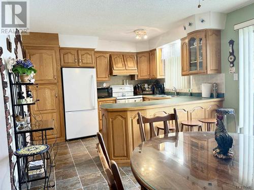 71 Pine Avenue, Smooth Rock Falls, ON - Indoor Photo Showing Kitchen