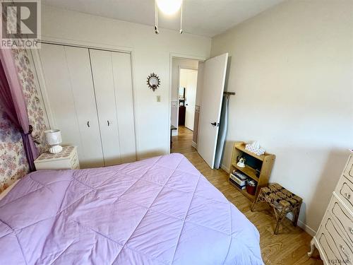 71 Pine Ave, Smooth Rock Falls, ON - Indoor Photo Showing Bedroom