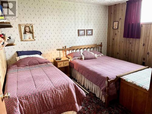 71 Pine Ave, Smooth Rock Falls, ON - Indoor Photo Showing Bedroom