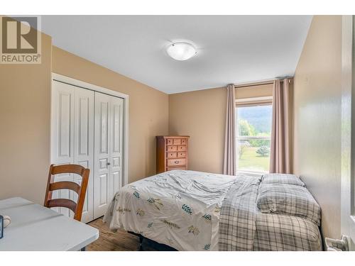 94 Tomkinson Road, Grindrod, BC - Indoor Photo Showing Bedroom