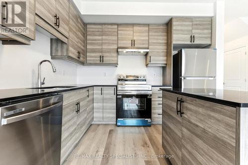 16 - 448 Blackburn Drive, Brantford, ON - Indoor Photo Showing Kitchen With Upgraded Kitchen