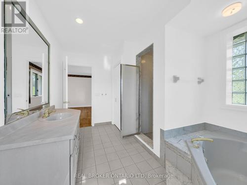 2545 Labelle Street, Windsor, ON - Indoor Photo Showing Bathroom